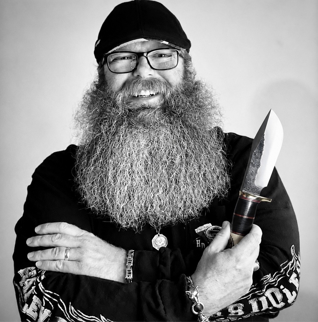 MC Knifemaker knife outdoors